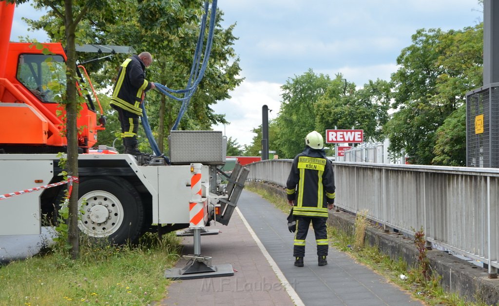 Unfall zwischen zwei KVB Bahnen Koeln Hoehenhaus Im Weidenbruch P237.JPG